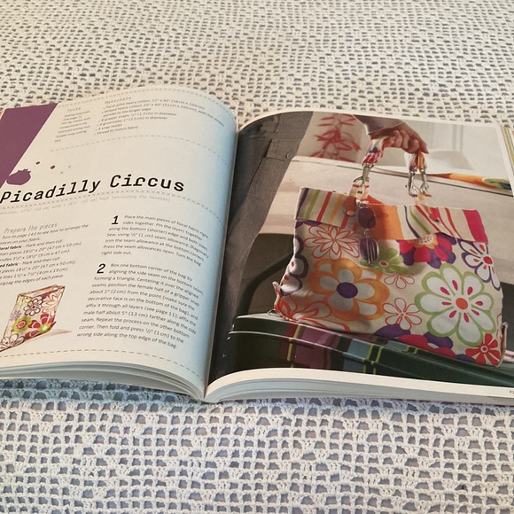 Chic Bags: 22 Handbags, Purses, Totes, and Accessories to Make - Picture 4 of 16